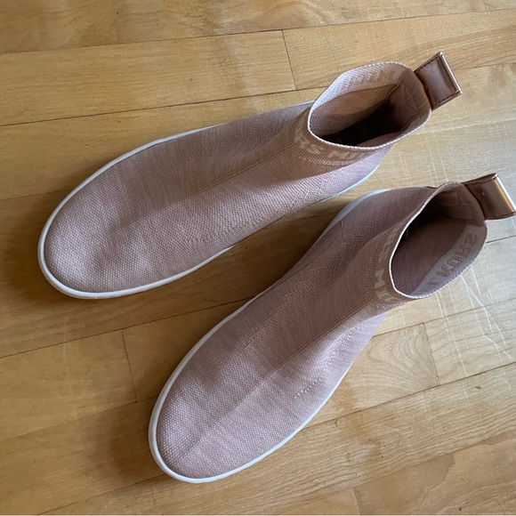 Michael Kors women’s sneakers size 7.5. stretch sneakers in excellent condition - Picture 1 of 3